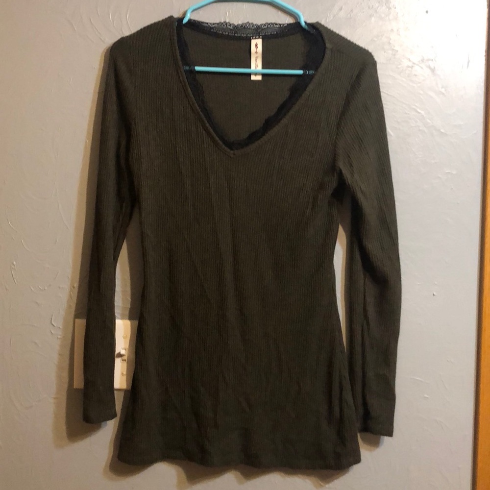 Long Sleeve shirt with lace detail around collar